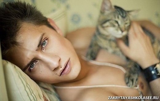 Павел Прилучный одаривает Агату Муциниеце дорогими подарками